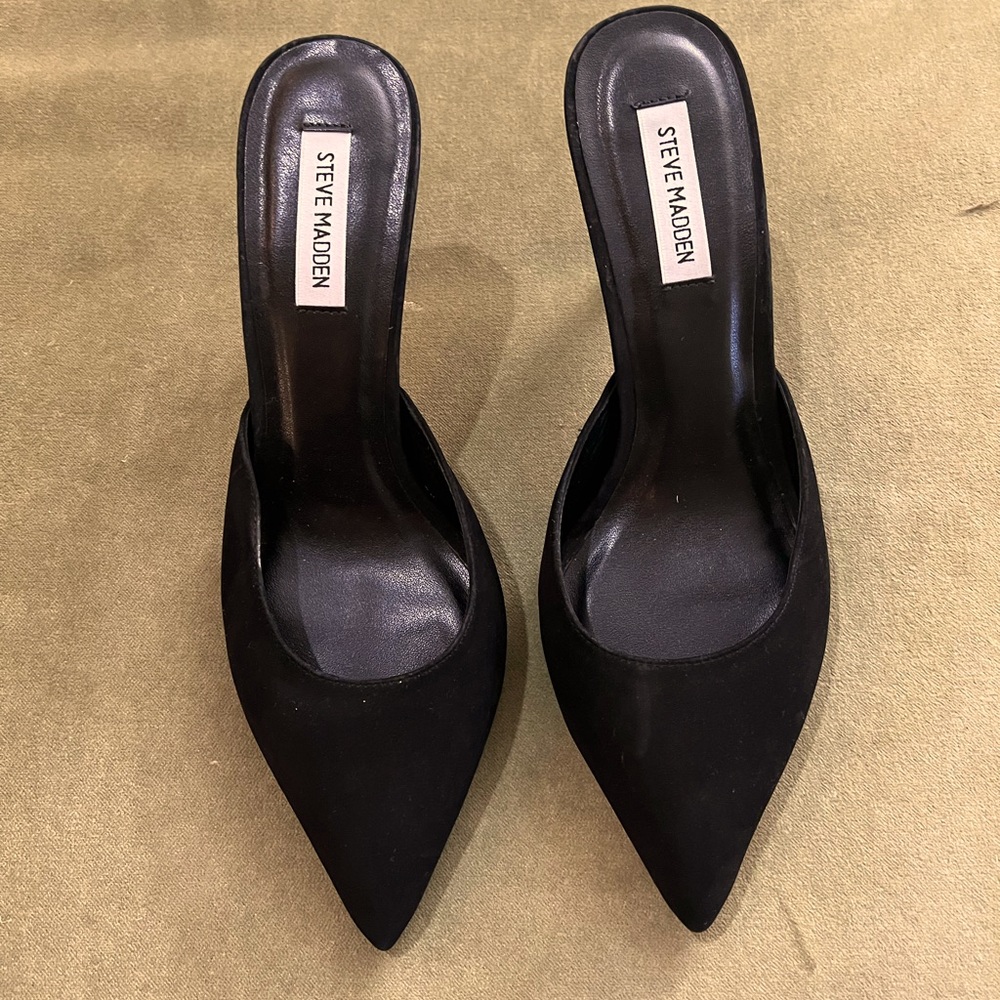 Like new Steve Madden black mules. Low heel.